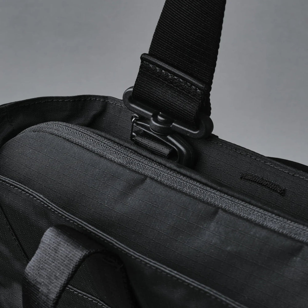 Alpaka Crossbody Shoulder Strap 輕便舒適肩帶|內建 Maglockz 滑桿扣