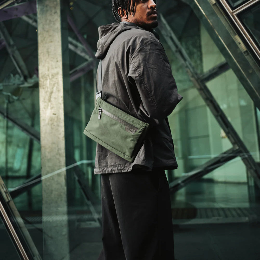 Alpaka Zip Pouch Max V2|防水側肩包 210D