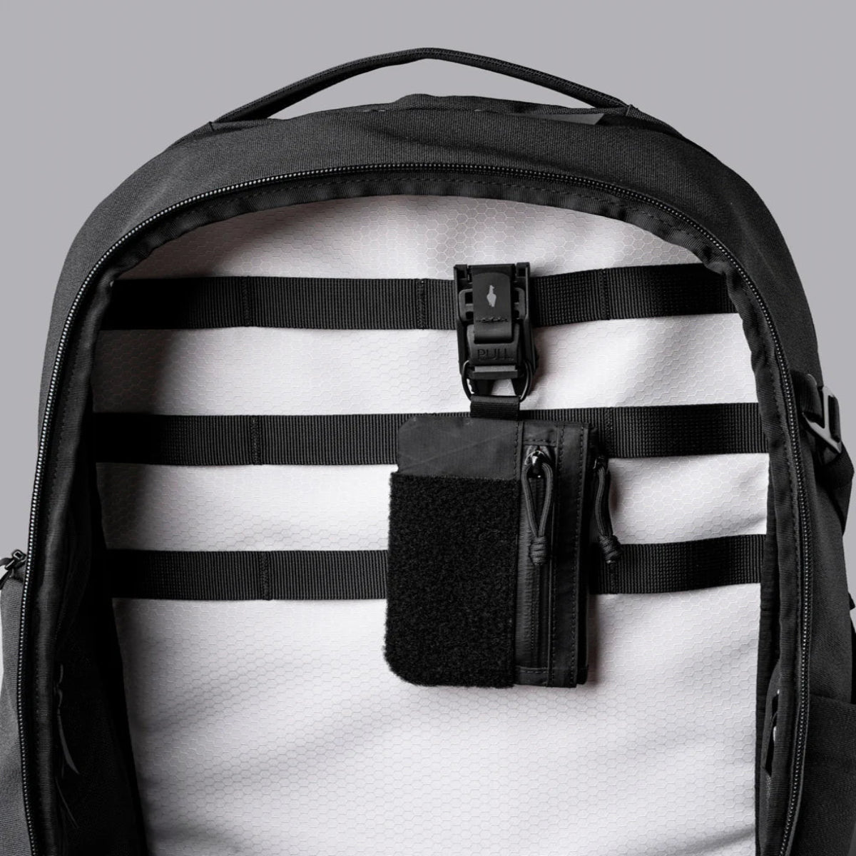 Alpaka Zip Pouch Pro 防水魔術貼收納包|輕巧 RFID 防護