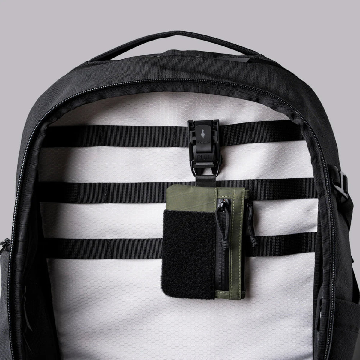 Alpaka Zip Pouch Pro 防水魔術貼收納包|輕巧 RFID 防護