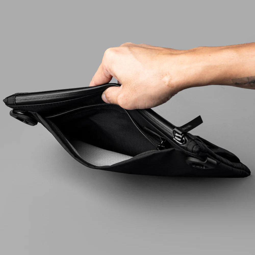 Alpaka Zip Pouch Max V2|防水側肩包 210D