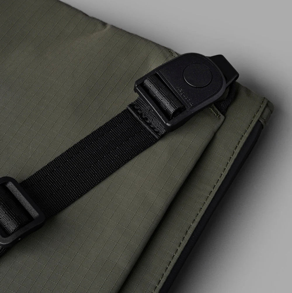 Alpaka Zip Pouch Max V2|防水側肩包 210D