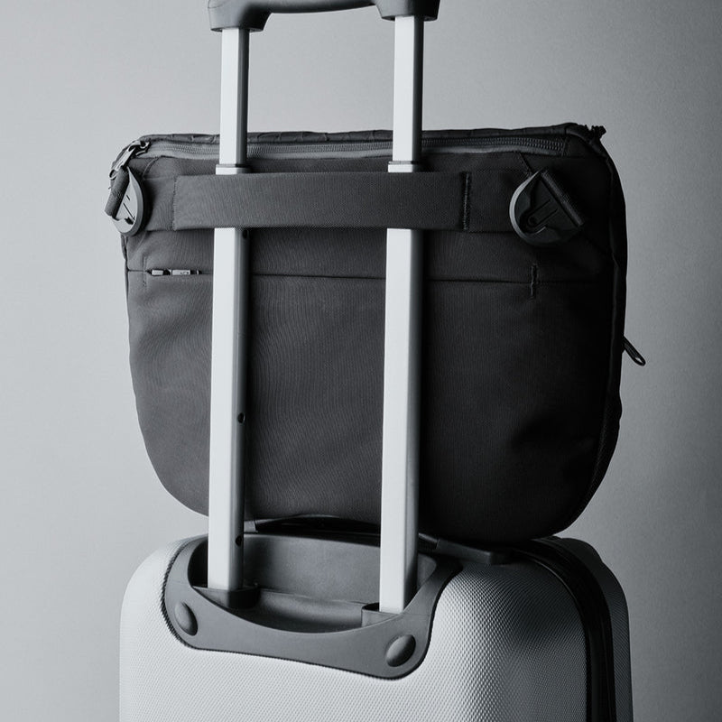 YKK 防水拉鍊 - 防止水分滲入,保護內部物品