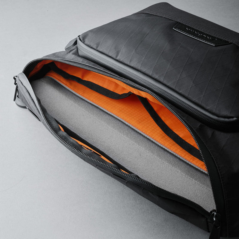 適用 14 吋筆電 - 提供專屬筆電收納空間