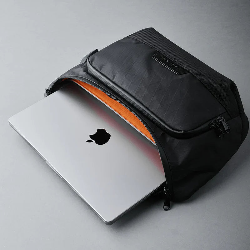 適用 14 吋筆電 - 提供專屬筆電收納空間