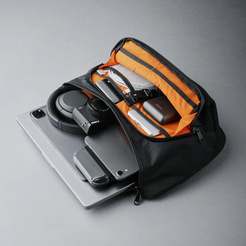 內含 4 個隔層 - 方便分類存放物品