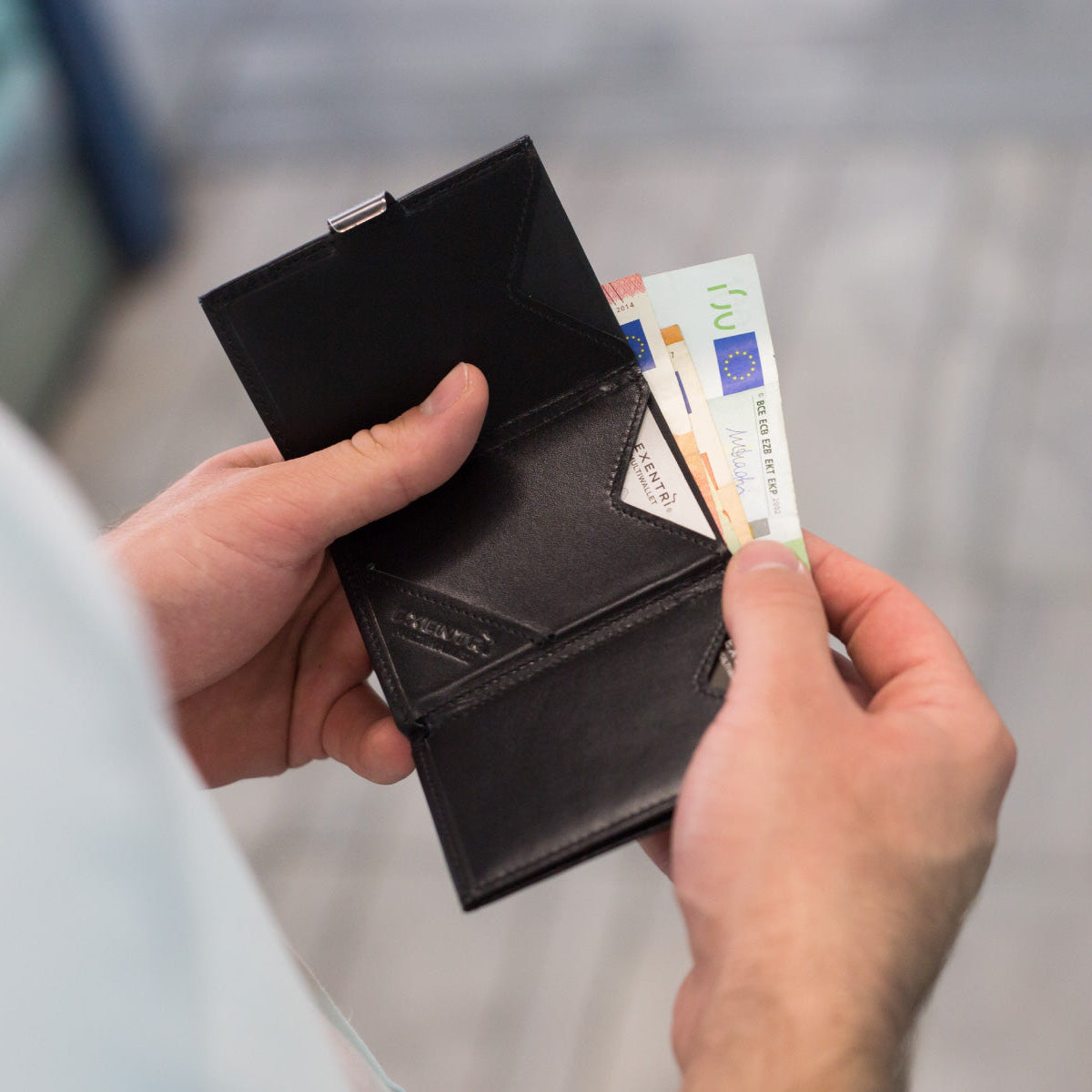 【Exentri】Multiwallet 真皮錢包|RFID 防盜多功能設計