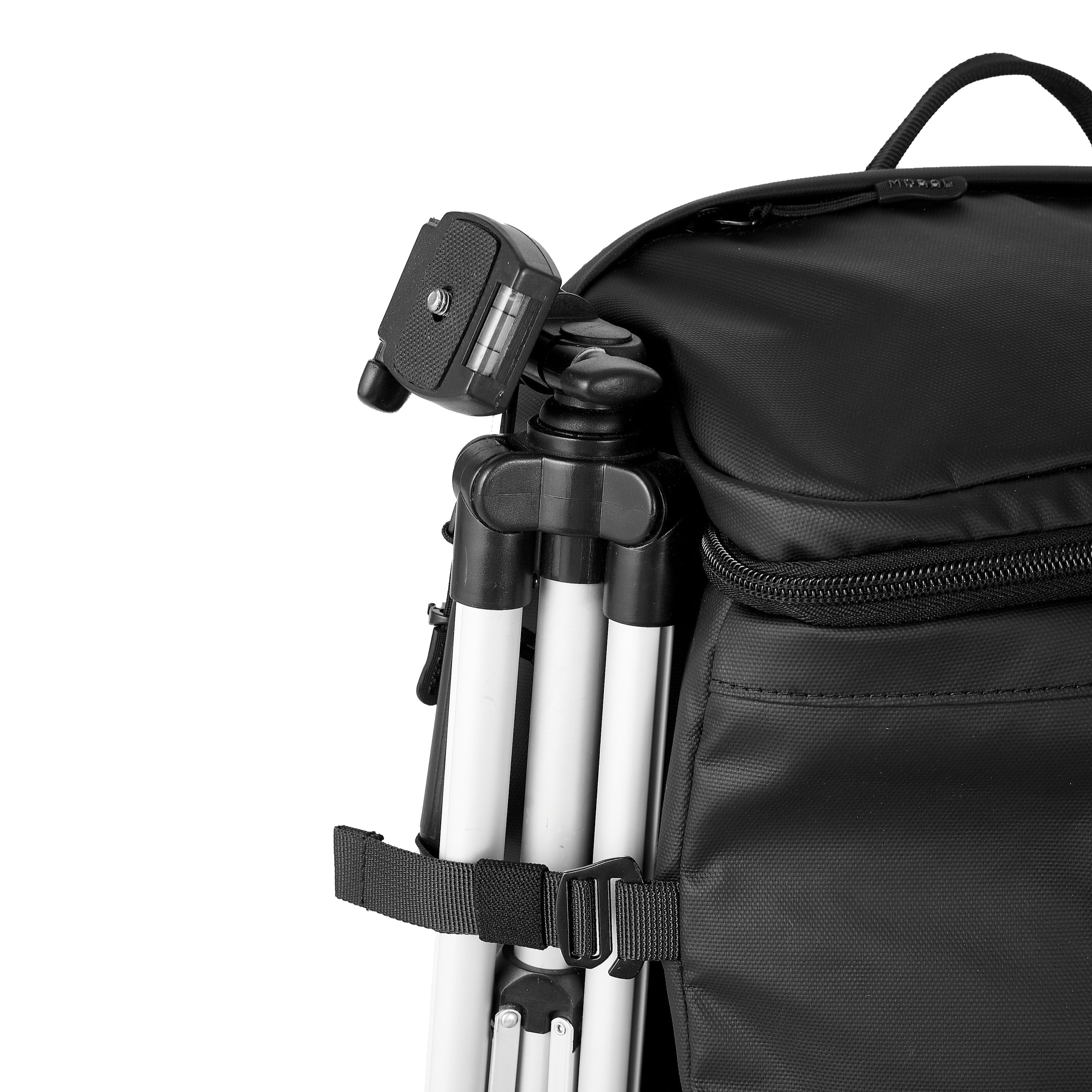 Moral Rochester Omni 雙肩背包,細節展示包括可調節側邊背帶,可收納相機腳架