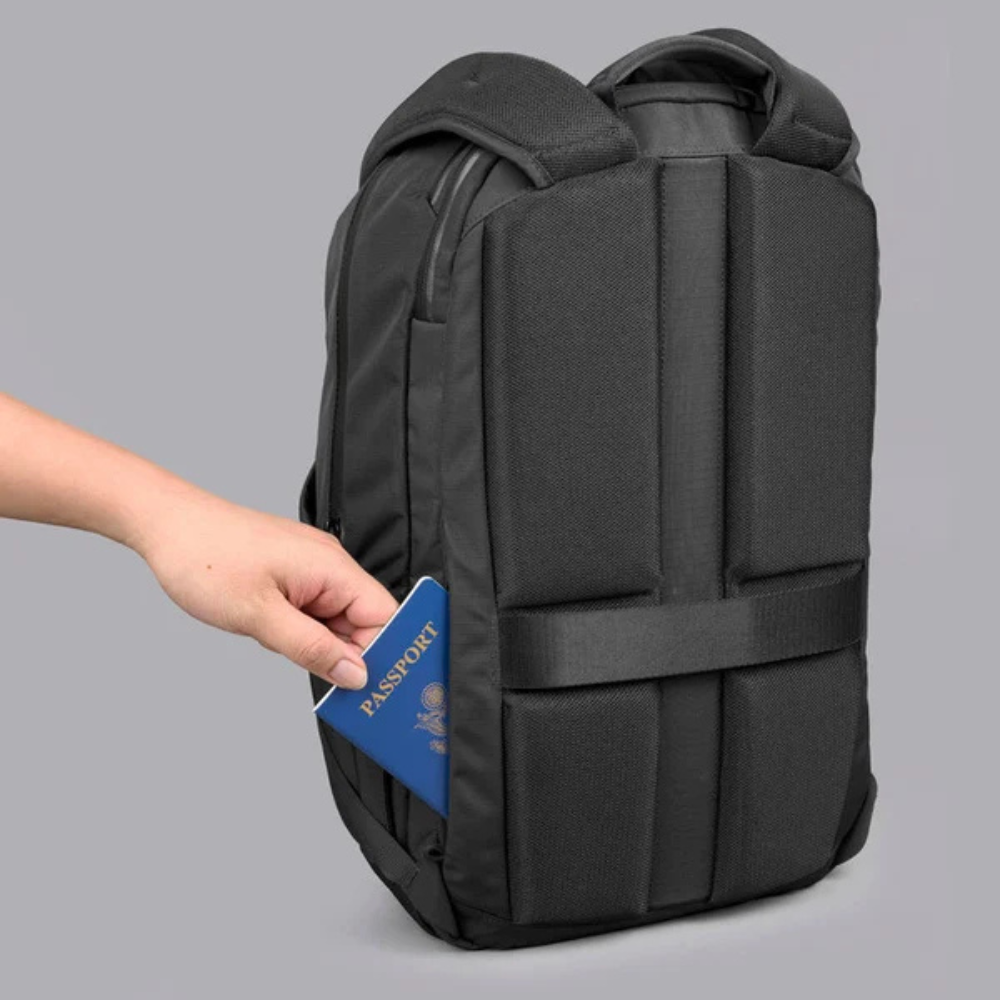 【Alpaka】Essential Backpack Pro 22L 防潑水背包｜隱藏 AirTag 收納｜旅行與日常通勤必備