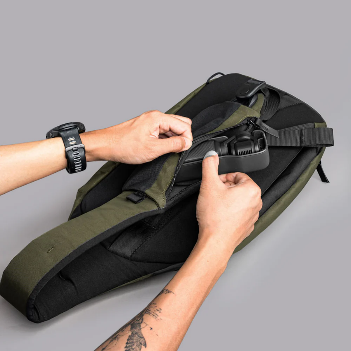 【Alpaka】Metro Crossbody 肩背包 10L｜防潑水耐用