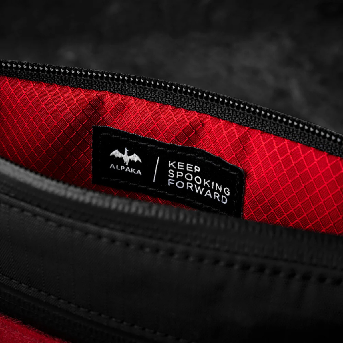 【Alpaka】Zip Pouch Max V2 側肩包｜吸血鬼特別版