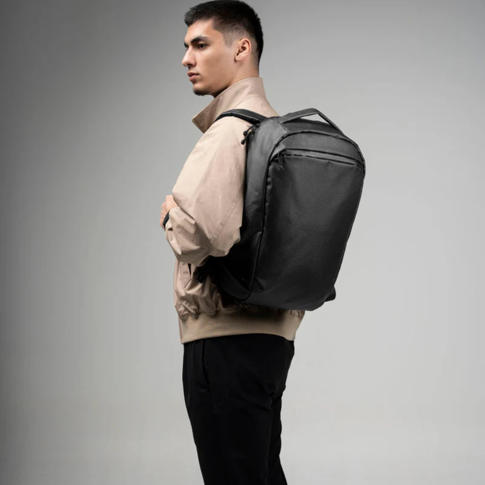 【Alpaka】Momentum Backpack 超輕通勤後背包 22L｜16 吋筆電夾層｜隱藏側袋快取