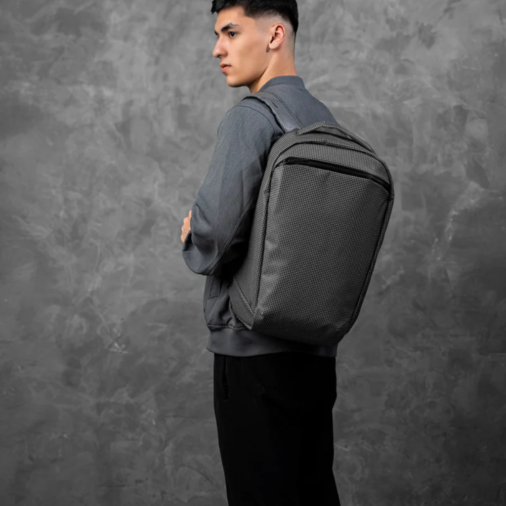 【Alpaka】Momentum Backpack 超輕通勤後背包 22L｜16 吋筆電夾層｜隱藏側袋快取