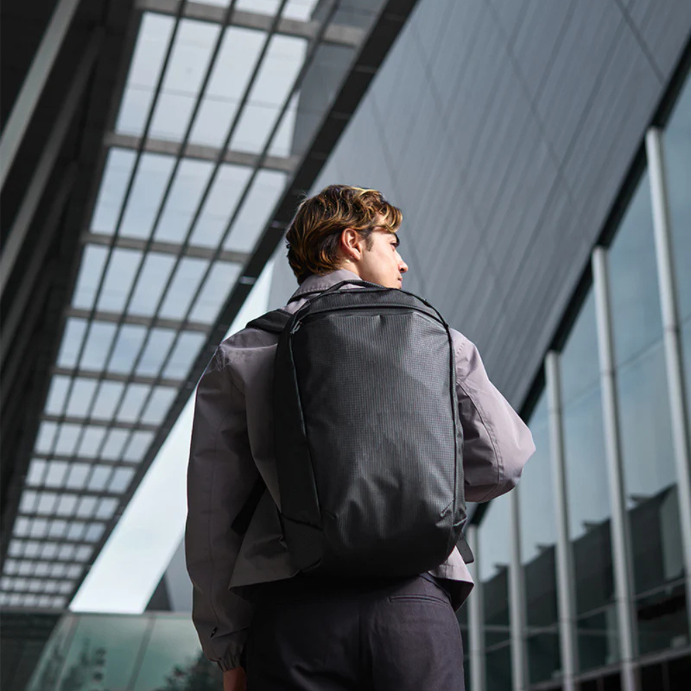 【Alpaka】Momentum Backpack 超輕通勤後背包 22L｜16 吋筆電夾層｜隱藏側袋快取