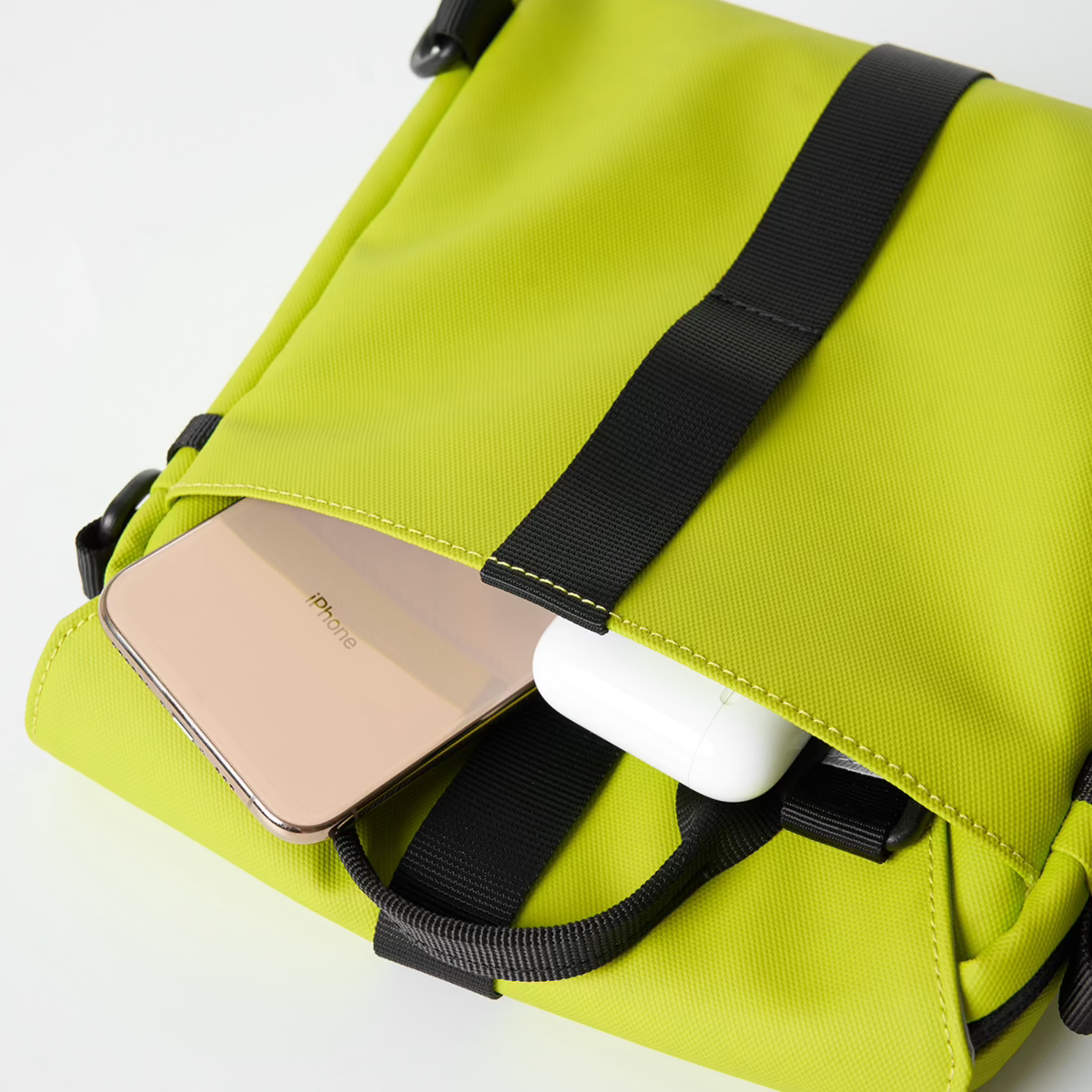 KIWEE Square Backpack Mini  方形背囊 - 防潑水材質與多隔層收納，保持物品整潔乾燥