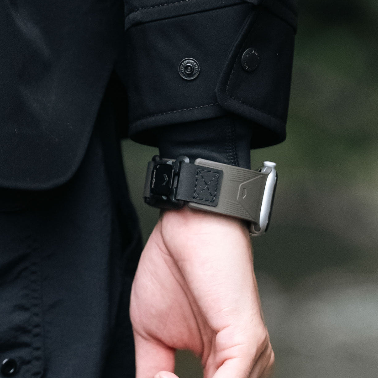 適合戶外與日常佩戴的 Apple Watch 錶帶風格展示