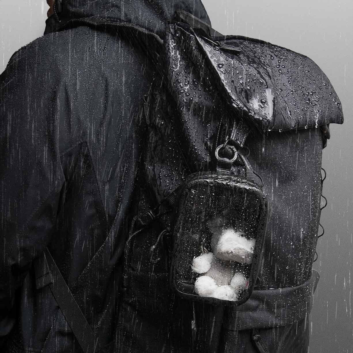 適合海灘及戶外使用的防水袋場景展示