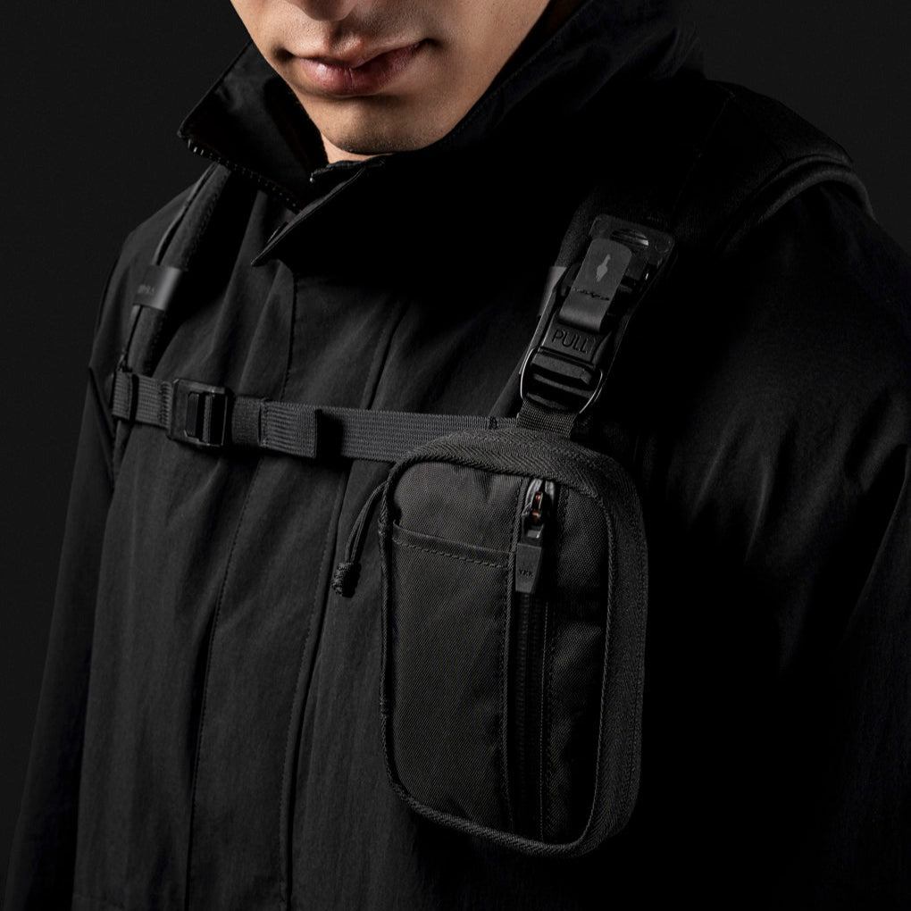 【Alpaka】Bravo Backpack 多功能防潑水背包｜限量9周年紀念版｜23L大容量ALPAKA Bravo Backpack 細節展示：兼容hub配件。
