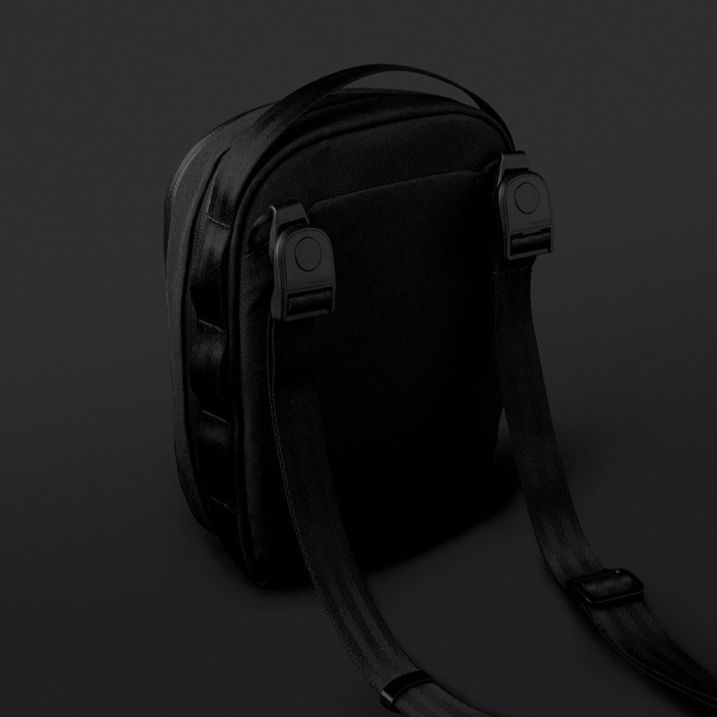 【Alpaka】Metro Sling Max 側肩包｜限量9周年紀念版｜3L輕巧耐用
ALPAKA Metro Sling Max 背面展示