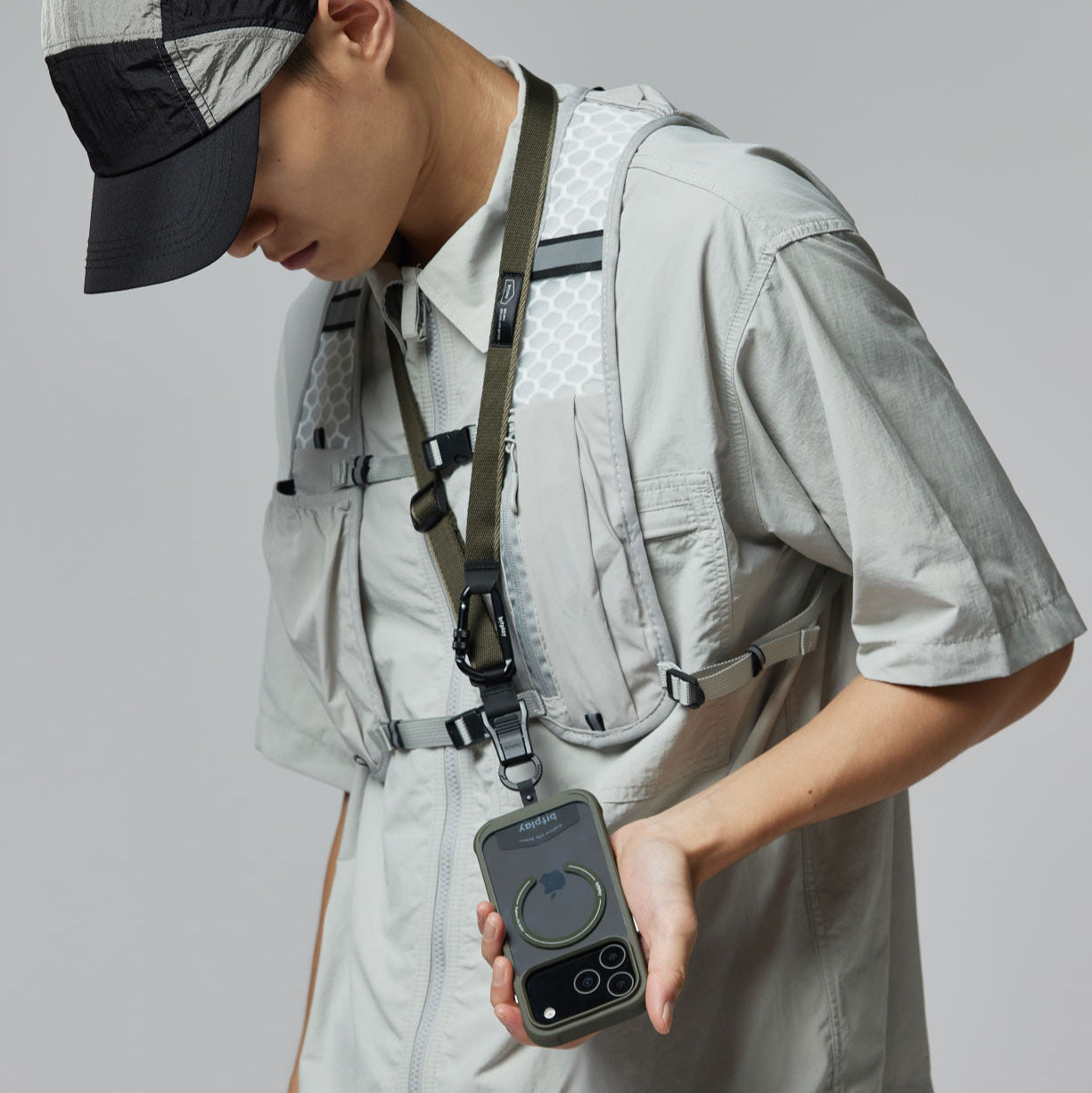 BITPLAY 3-in-1 多功能背帶綠色款正面展示。