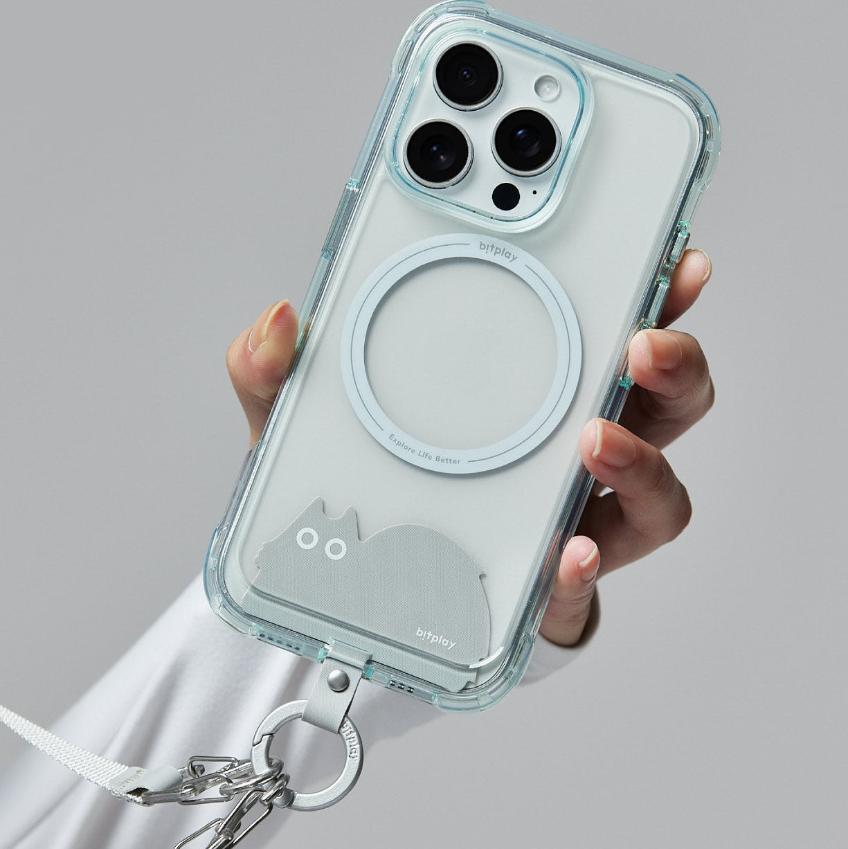 放入手機殼內連接掛繩的應用場景。