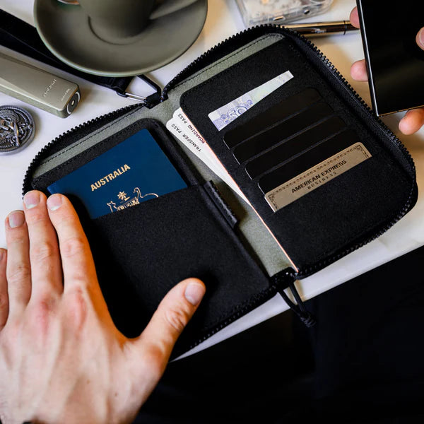 【Alpaka】Zip Passport Wallet 護照錢包｜輕便防盜旅行必備