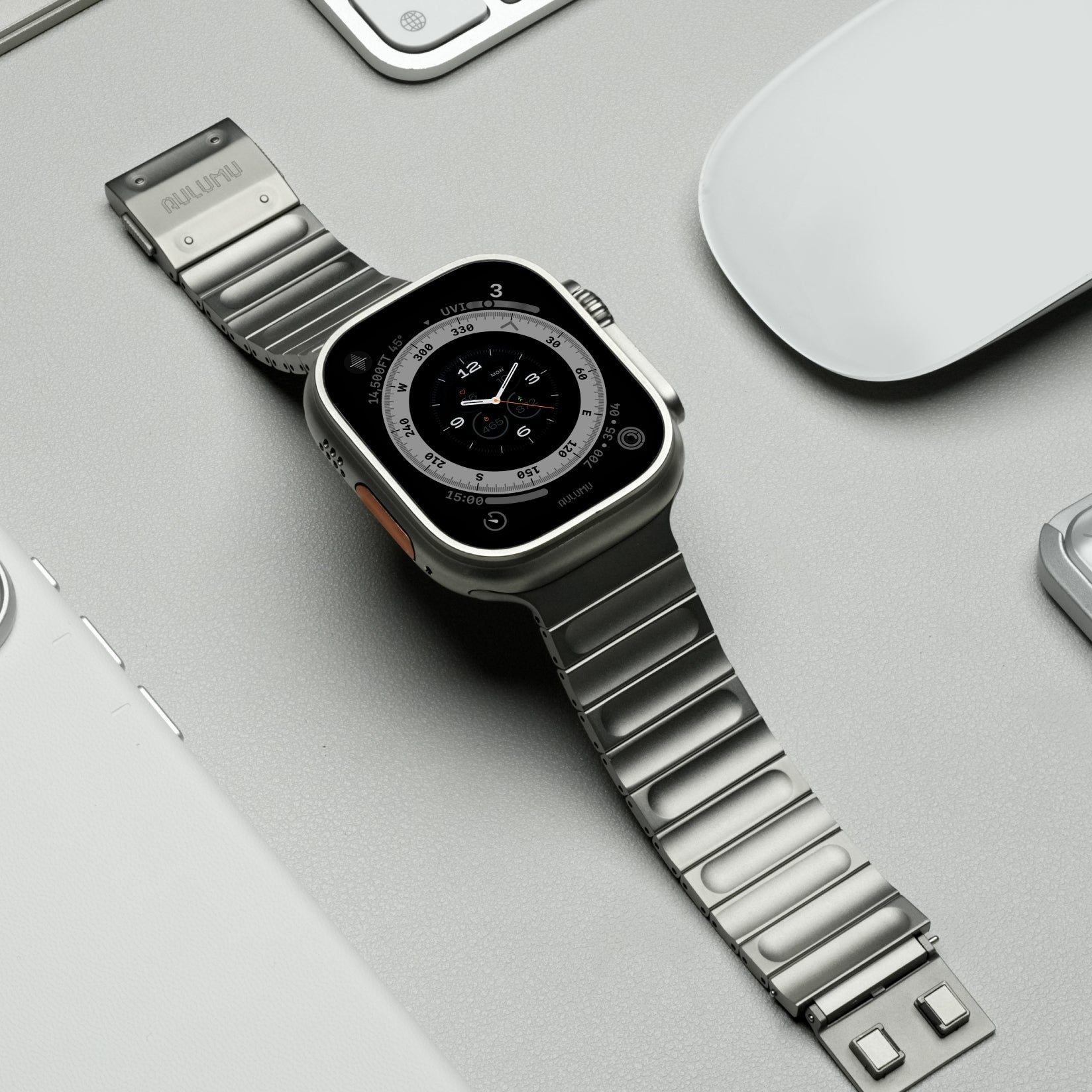 AULUMU C01 Hi-Per 鈦合金錶帶的航太級鈦合金材質與 DLC 塗層表面。