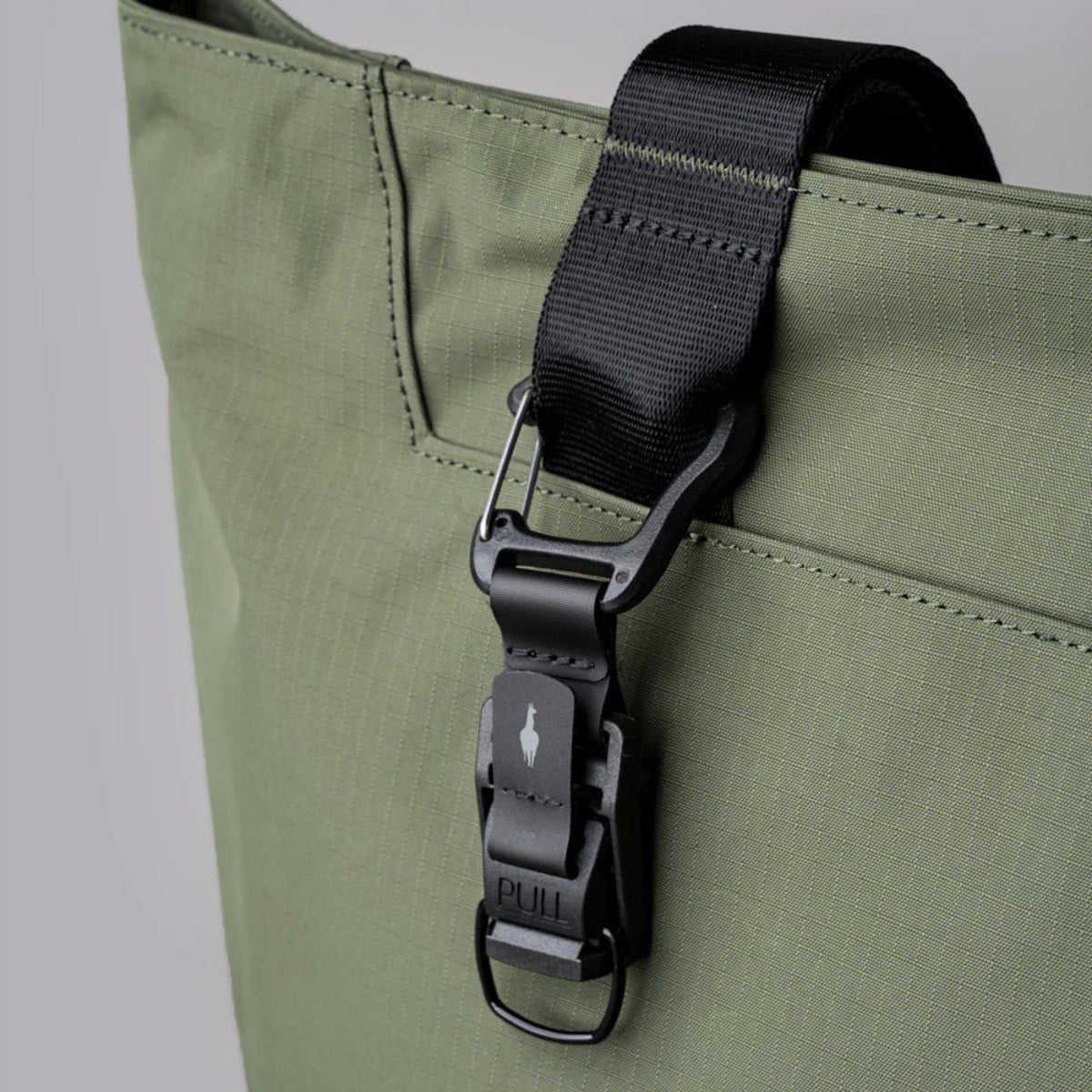 【Alpaka】Elements Tote L 托特包｜防水大容量，可搭配HUB CARABINER 鑰匙圈。