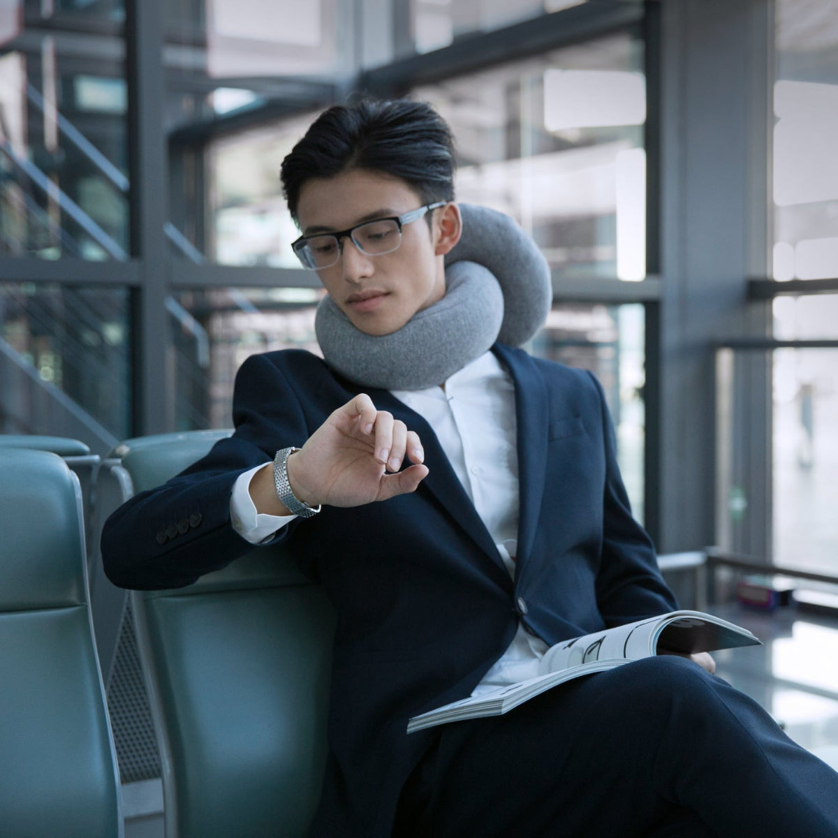 Lollipop 旅行頸枕採用 Cable-Tie 結構，提供全方位頭部與下巴支撐