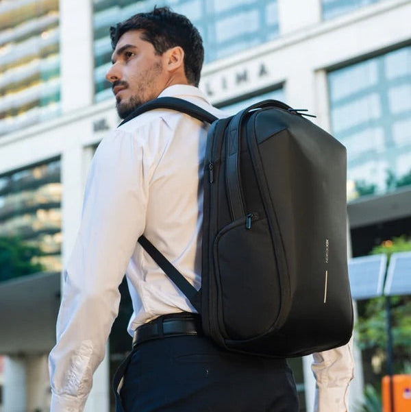 【Xddesign】BOBBY BIZZ Backpack 立體美型防盜商務旅行後背包｜18-25L可擴充・15.6吋筆電收納