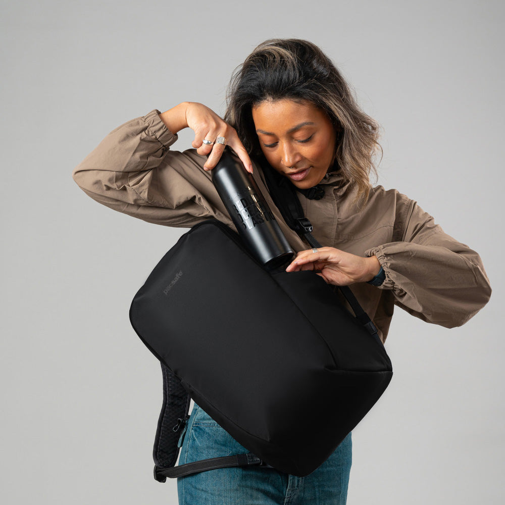 【Pacsafe】V Active 防盜後背包 24L｜rPET環保機能設計