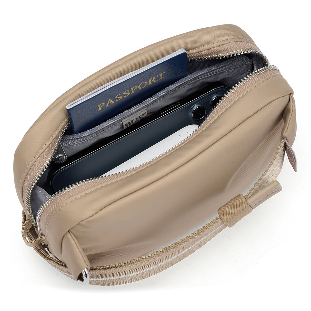 【Pacsafe】W 防盜微型斜背小包 2L｜優雅外型 全面防護