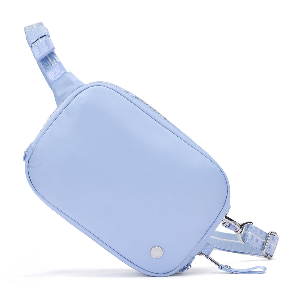【Pacsafe】W 防盜微型斜背小包 2L｜優雅外型 全面防護