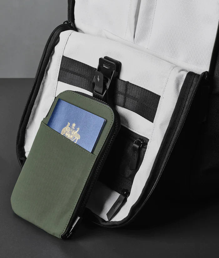 Alpaka Zip Travel Wallet 旅行皮夾