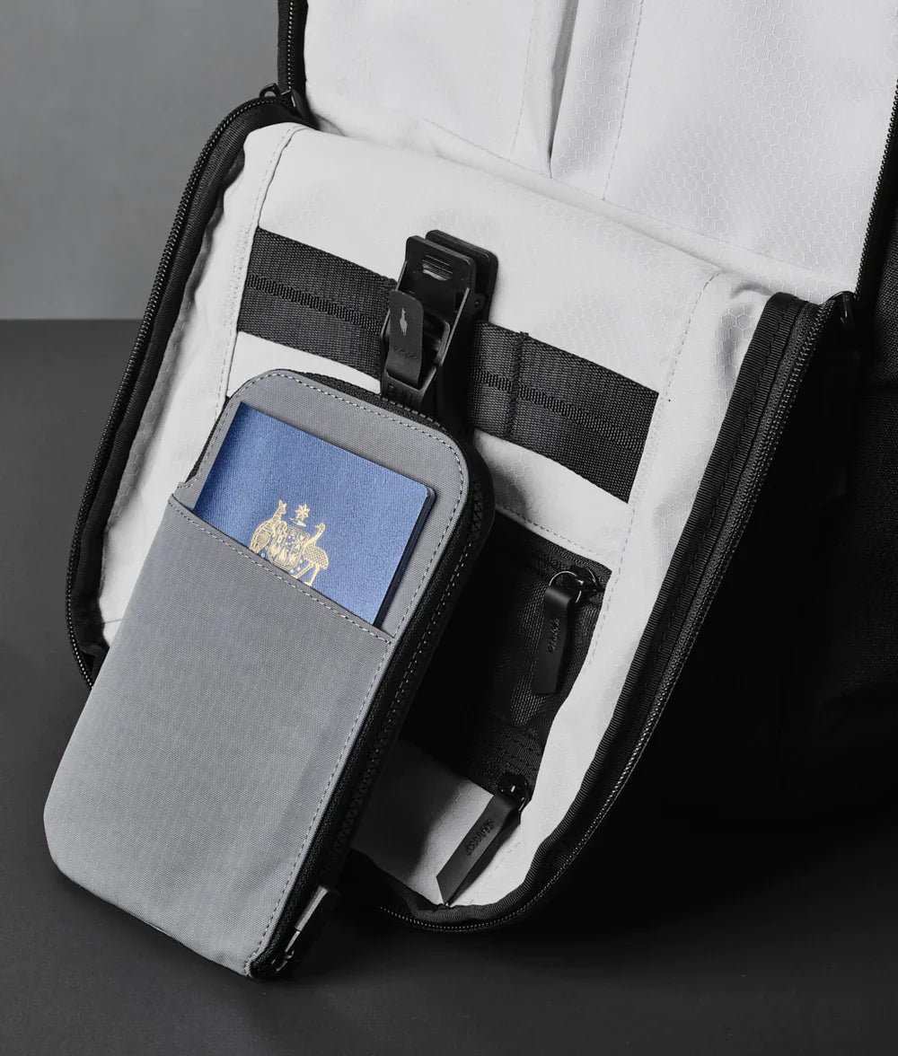 Alpaka Zip Travel Wallet 旅行皮夾