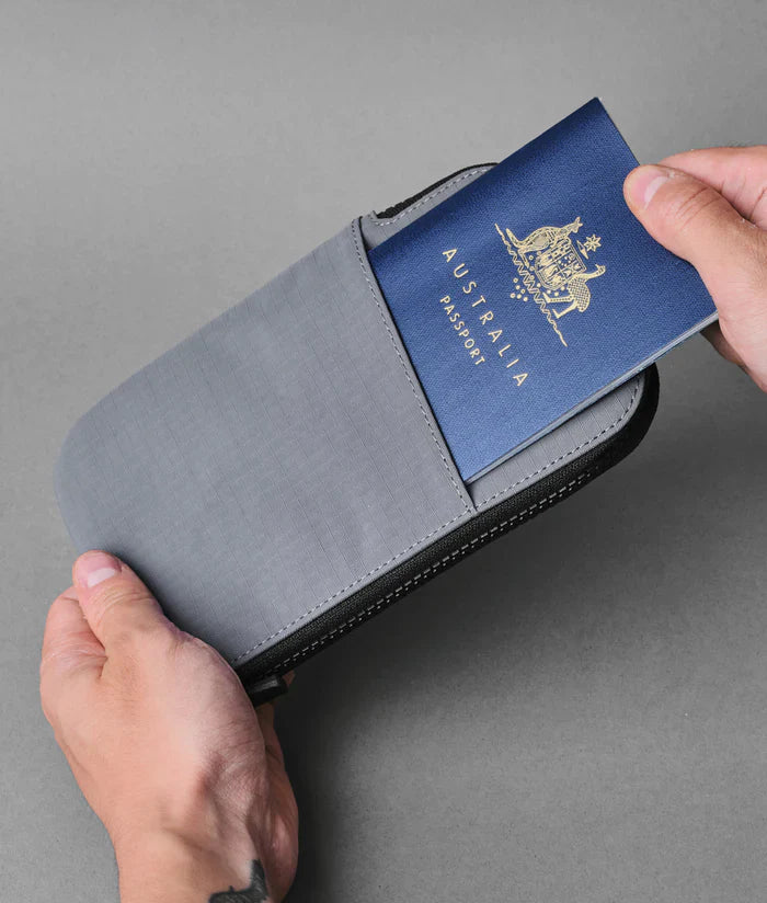 Alpaka Zip Travel Wallet 旅行皮夾