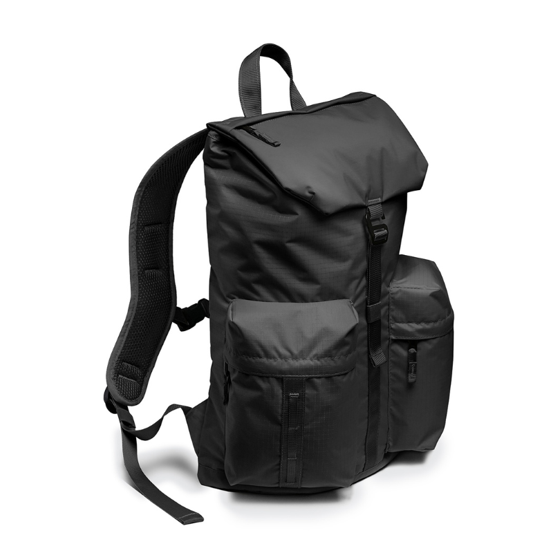 BITPLAY Lite Backpack 黑色輕量背包側面展示