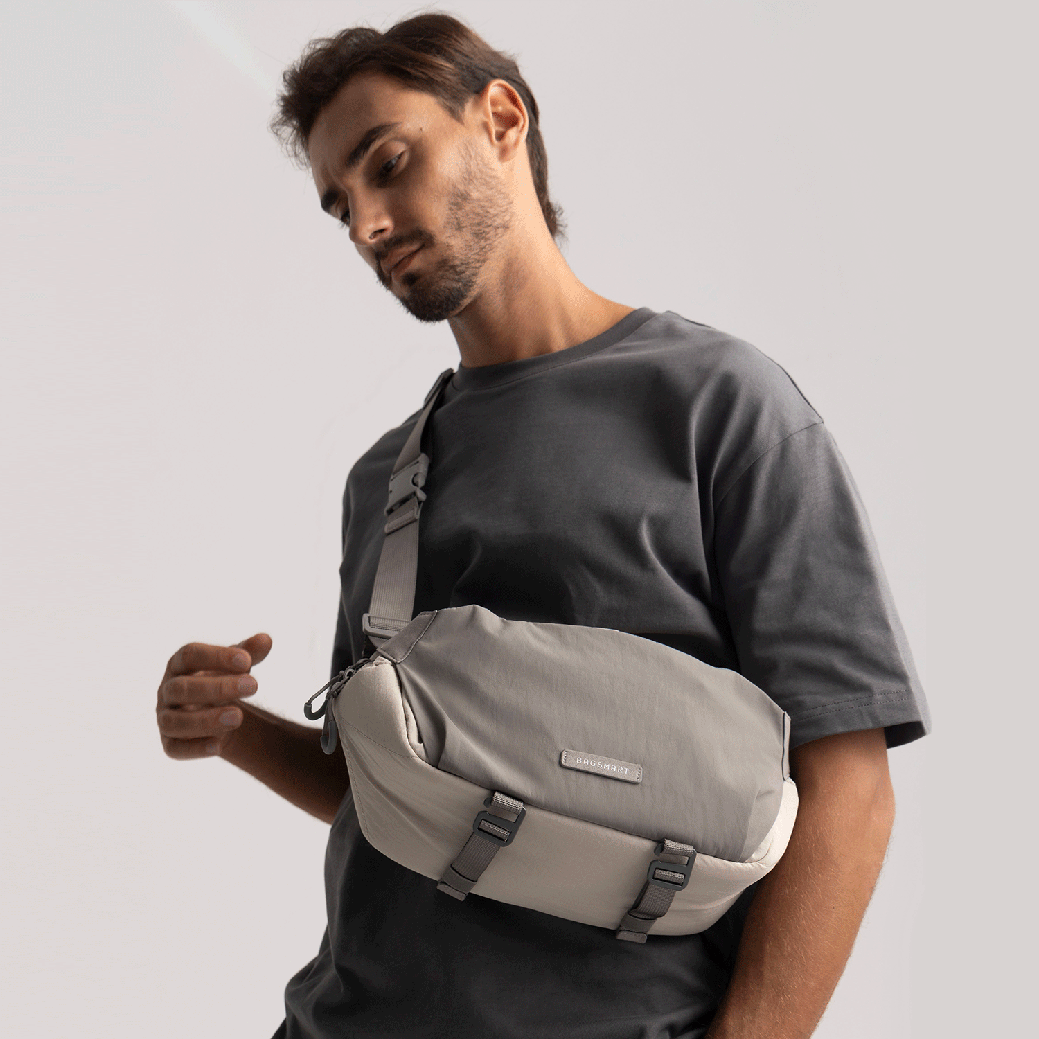 【Bagsmart】Soar 6L 防潑水相機斜背包｜底部腳架綁帶